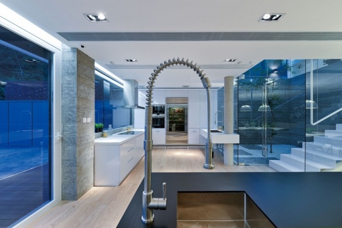 zrekonštruovaný-interiér-interiéru-dizajn-modernizovaný-kuchyňa-obývacia izba-podkrovie-štýl