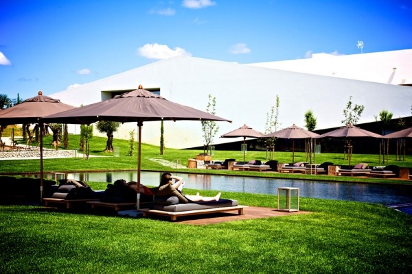 Hotelové slnečníky ležadlá Portugalsko Hotelové slnečníky ležadlá-portugalská architektúra