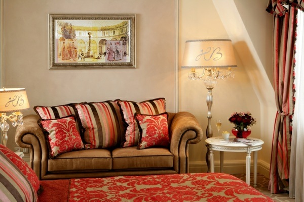 Luxusná talianska dizajnérska sedacia súprava perzský koberec Luxusná talianska dizajnérska sedacia súprava perzský koberec