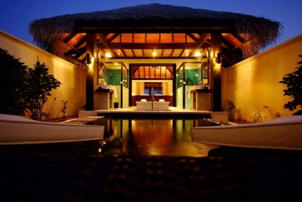 vchod prázdninový dom osvetlenie luxusné exotické zariadenie dizajn interiér luxusné hotelové osvetlenie exotické zariadenie interiérový dizajn interiér