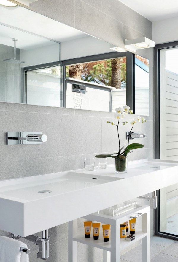 sezz saint-tropez zlý dizajn biele sivé orchidey