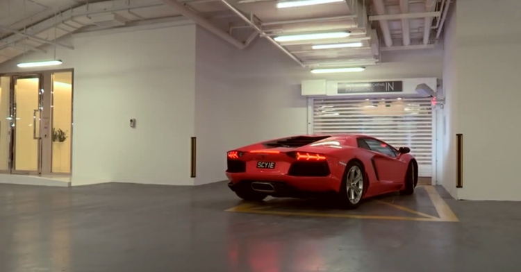 Nehnuteľnosť Lamborghini parkovanie v byte