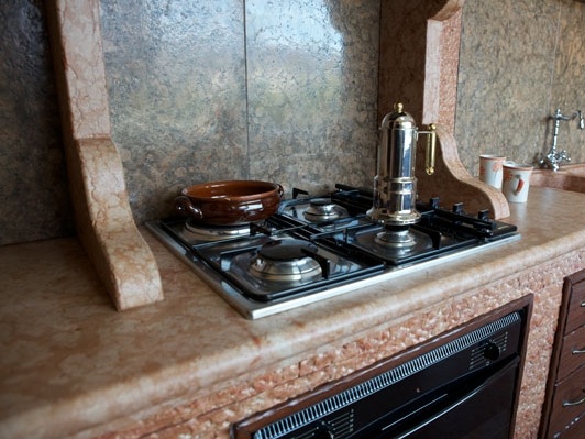 luxusná kuchyňa mramorová dlažba v klasickom štýle luxusná kuchyňa-klasický-štýl-mramorové dlaždice