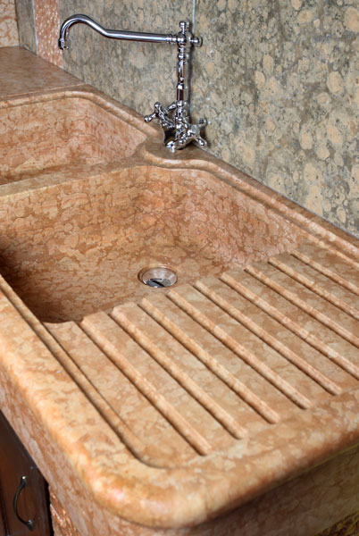 luxusný kuchynský drez z hnedého mramoru luxusný-kuchynský-hnedý-mramor-drez