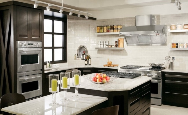 kuchynský nábytok tmavé drevo luxusné dizajnové kuchyne ohýbané drevo kuchynský nábytok tmavé drevo luxusné dizajnové kuchyne z ohýbaného dreva