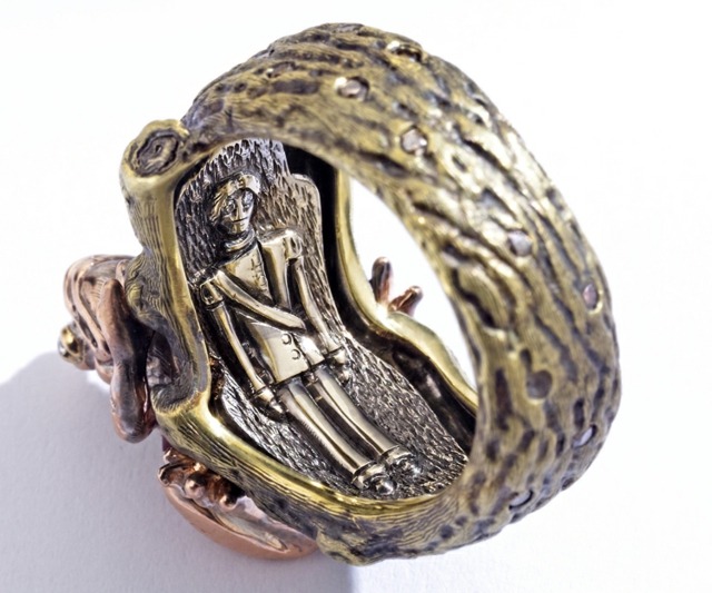 Dizajnér renomovaných hviezd historicky inšpirovaný dizajn šperkov