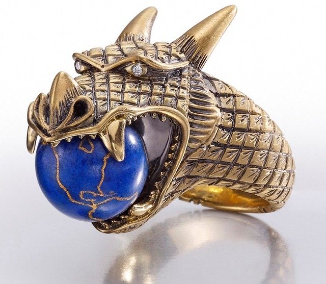 Kolekcia elegantných zlatých očí s diamantmi z dračej hlavy