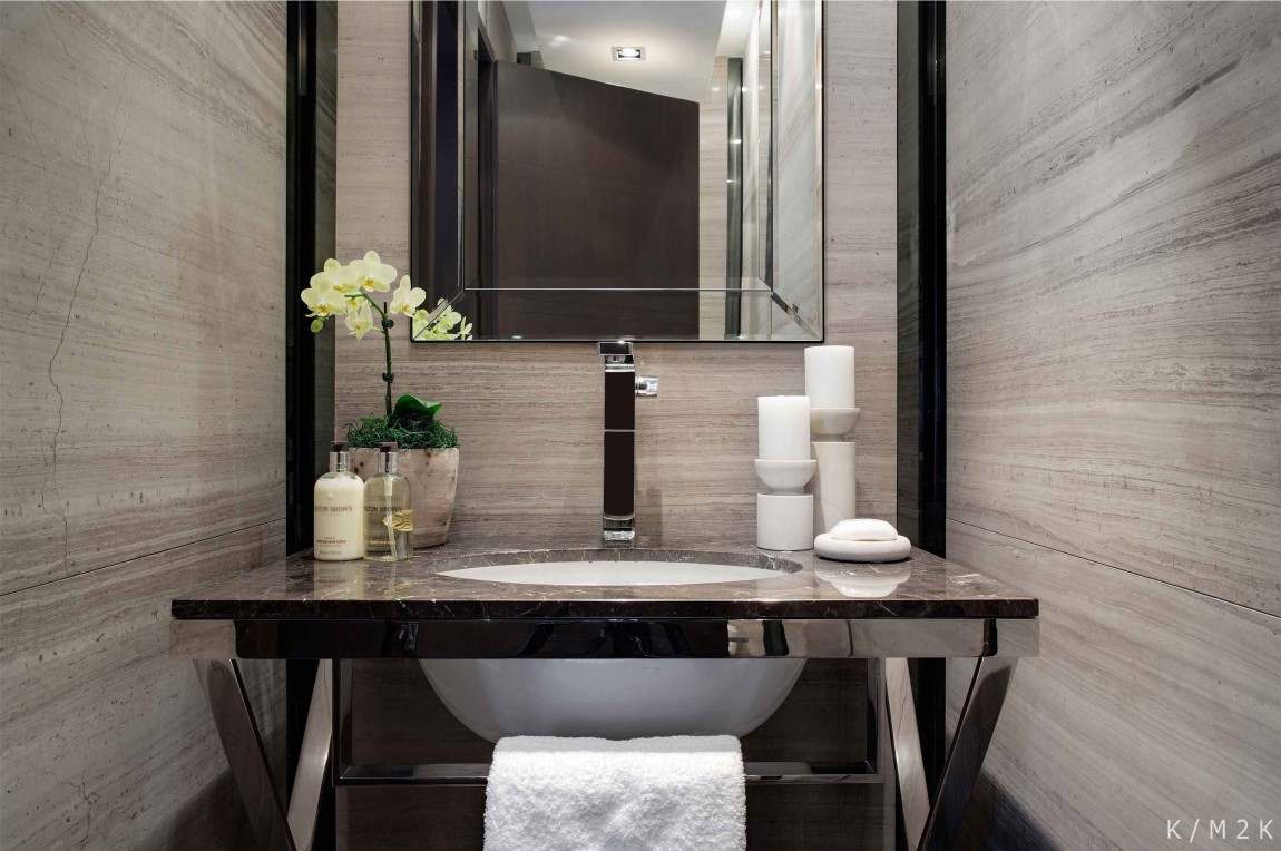 luxusný podkrovný byt dlaždice pieskovec márnosť