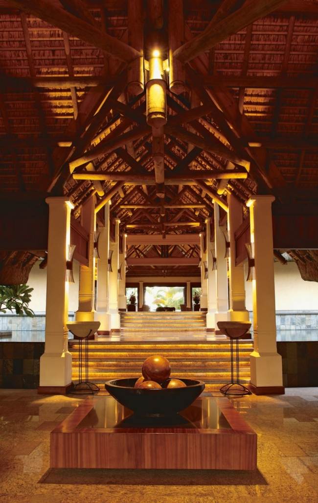 Interiérová architektúra, maurícijský dizajn, moderné prvky-dôstojný komfort-tropické lesy Viditeľné tyče Interiérová architektúra, maurícijský dizajn, moderné prvky, dôstojný komfort