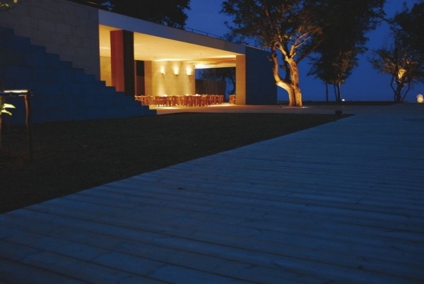 exteriér luxusný prázdninový dom drevená terasa kui buri thajsko moderné