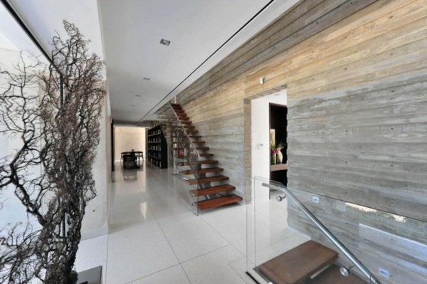 Interiér dreveného schodiska