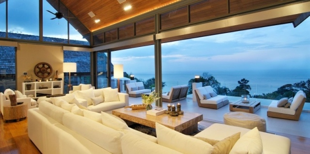 Drevený altánok-otvorená na svahu, luxusná vila s nábytkom s výhľadom na more