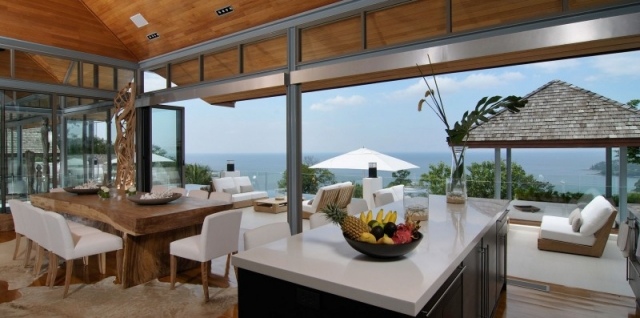 Vila resort loft otvorený rustikálny jedálenský stôl vonkajší nábytok do obývačky