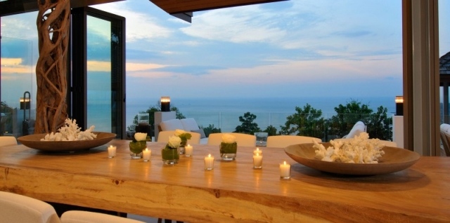 vonkajší jedálenský stôl-rustikálne lampióny v stredisku Chan-Grajang