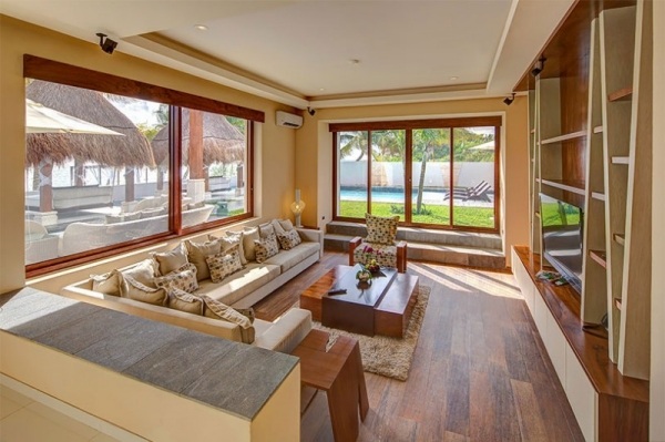 pobrežný dom trendový luxusný interiérový dizajn laminátové zasklenie stien pobrežný dom moderná luxusná obývacia izba zariadenie interiéru laminátové podlahy