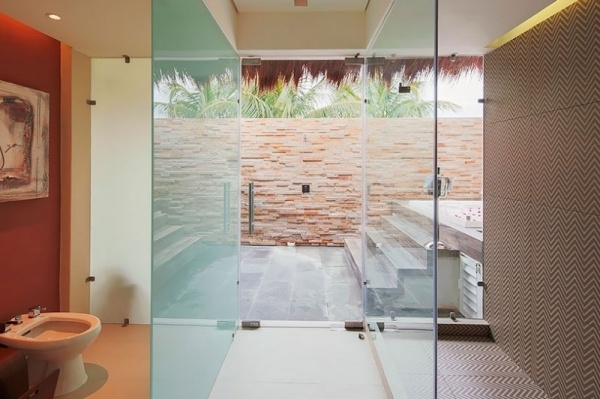 interiérový dizajn moderné zasklenie obklady stien obklady drevo pôsobia exoticky interiérový dizajn trendy zasklenie obklady stien obklady schody exotika