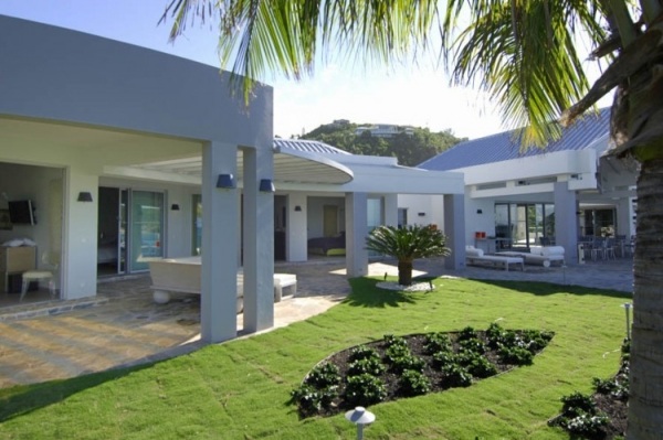 luxusná vila v karibskej upravenej záhrade luxusná vila v karibskej upravenej záhrade