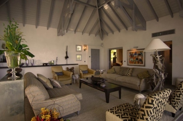 luxusný karibský prázdninový dom interiér obývačky luxusný prázdninový dom v interiéri karibskej obývačky