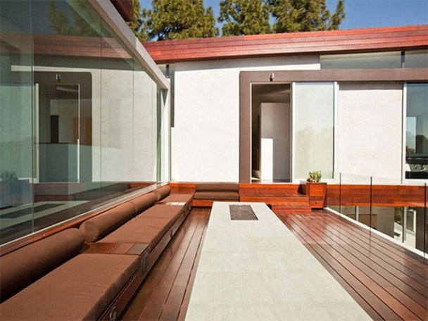 luxusná vila hollywood hills pohovka z tvrdej podlahy luxusná vila v hollywoodskych kopcoch pohovka z tvrdej podlahy