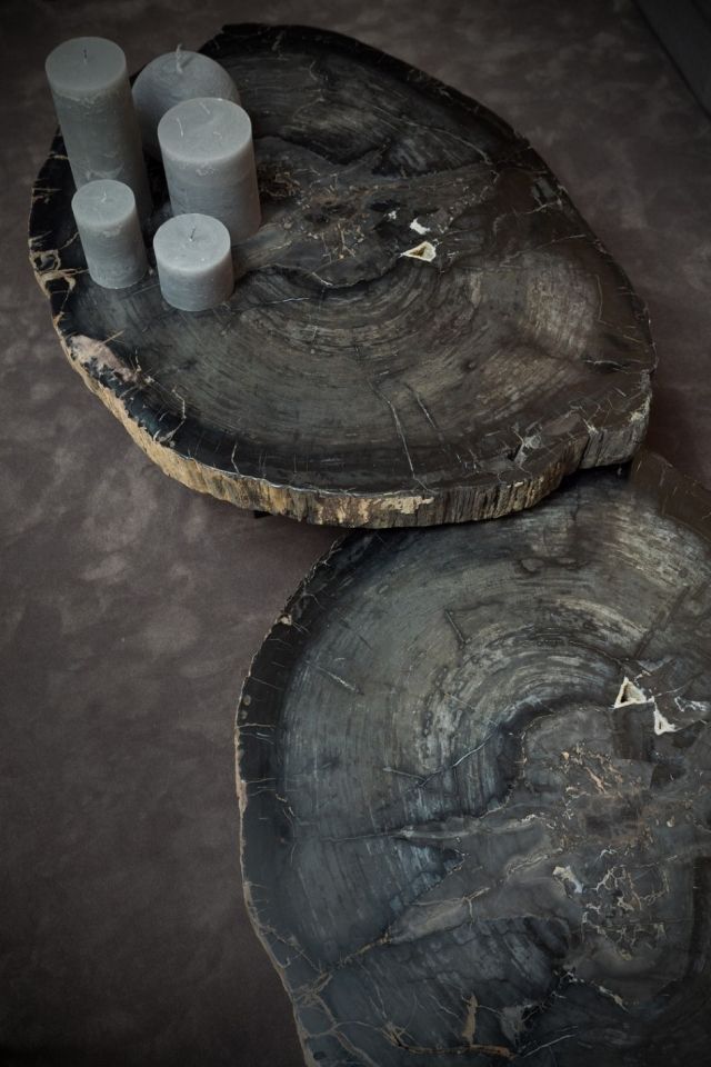 Rustikálny konferenčný stolík, drevený kmeň stromu, doplnok domáceho dizajnu