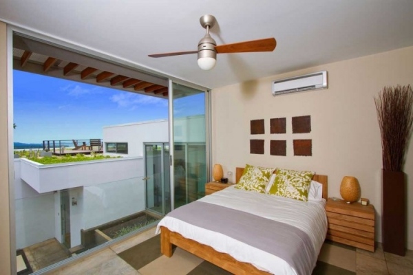 Vila moderná strešná terasa s výhľadom na hory