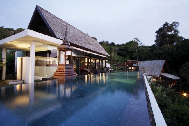 Exteriér-Moderná luxusná vila s vonkajším bazénom