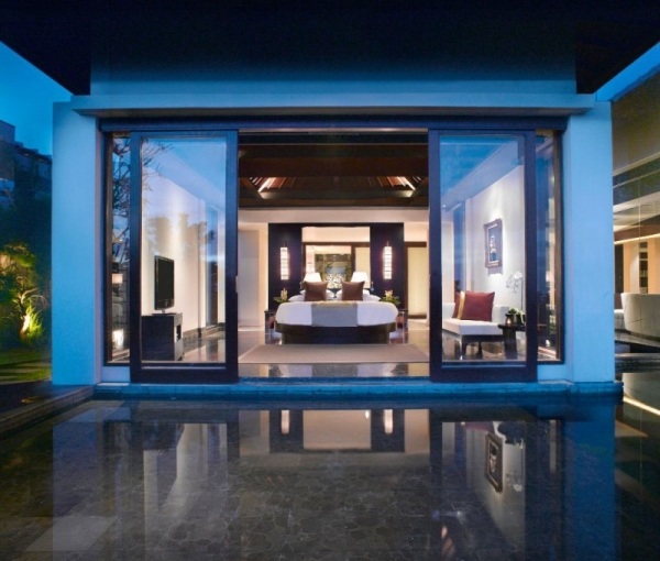 Vila s bazénom-banyánový strom Bali