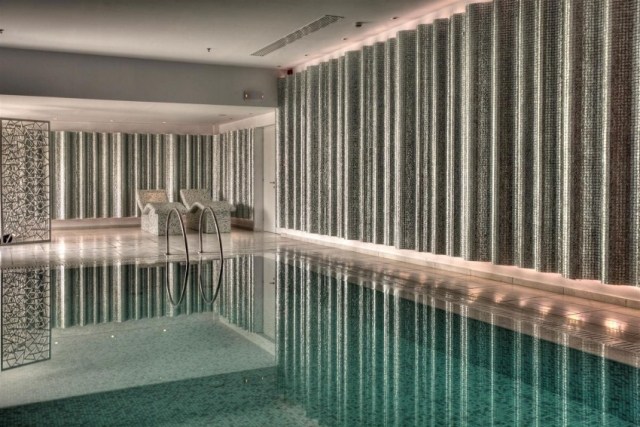 Krytý bazén-Salvator-Villas-Spa-Hotel-Mozaiky-v gréckom štýle