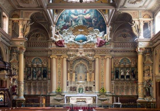 Luxusný byt Rusko rokokový interiér Luxusný apartmán v ruskom rokokovom štýle