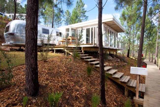 poloha na svahu starý dizajnérsky hotel Mac Daddy s karavanom