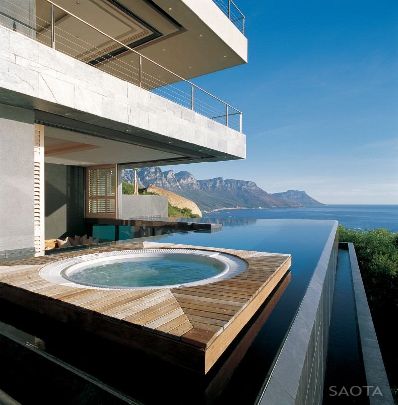 dom na svahu nekonečný bazén vírivka výhľad na more luxusný dom na svahu nekonečný bazén vírivka výhľad na more