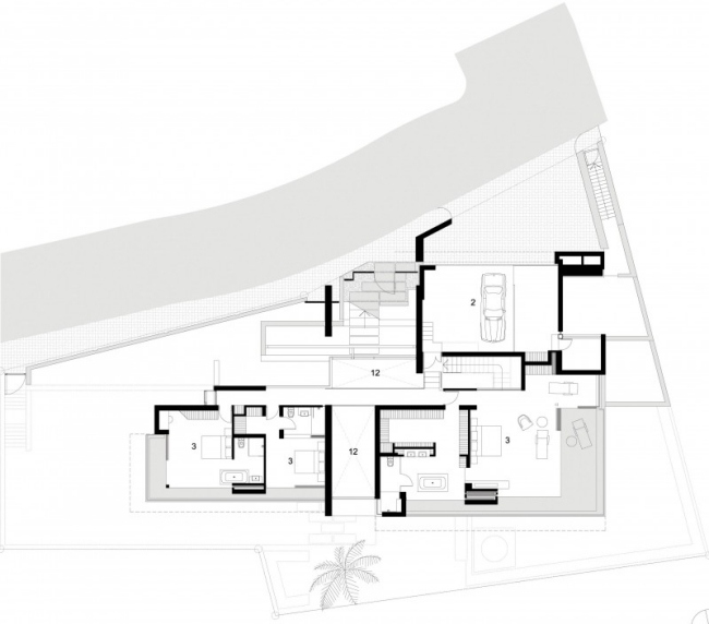 moderný dom vo svahu s výhľadom na more
