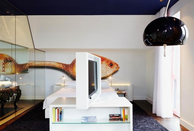 luxusný hotelový dizajnér marcel blúdi interiérmi apartmánov