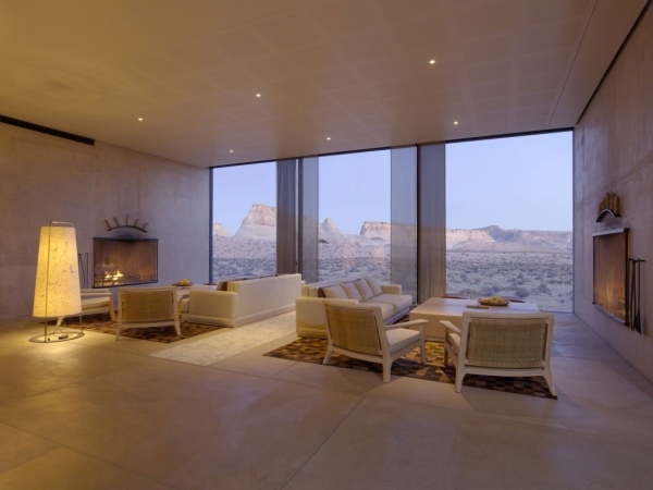 luxusný hotel Amangiri výška skleneného okna