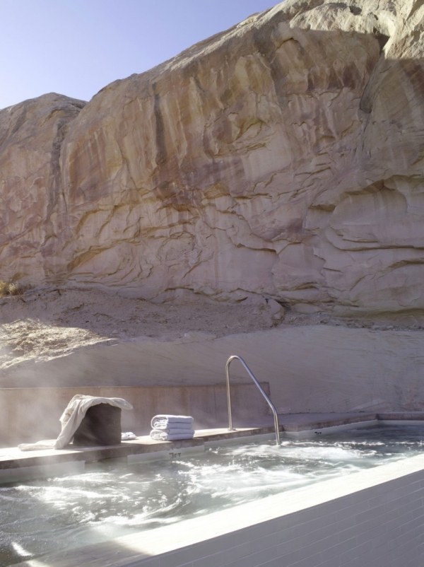 luxusný hotel Amangiri whirlpool mimo kaňonovej skaly