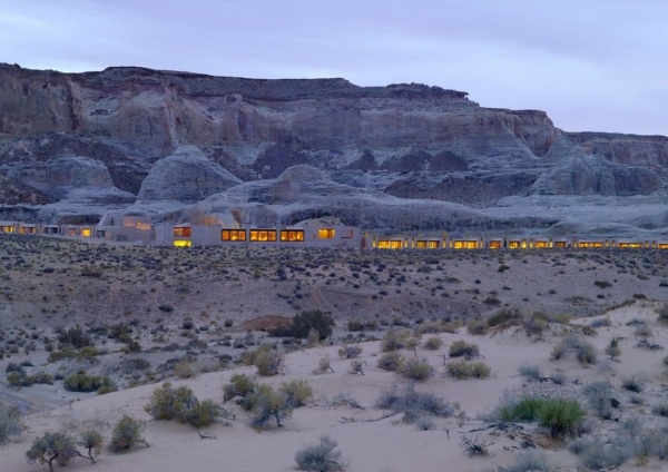 resort amangiri utah usa kaňon osvetlenie nôh
