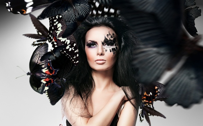 Rúž svetlý odtieň pokožky vyzerá prirodzene