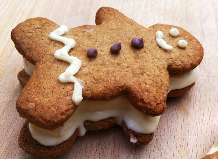 Na Vianoce upečte perníčky s maca práškom Gingerbread-men-with-maca-powder-and-as-a-sandwich