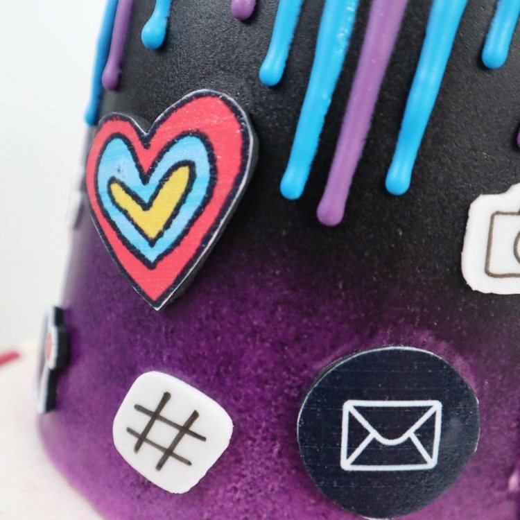 Nápad na ozdobu torty na tému sociálnych médií