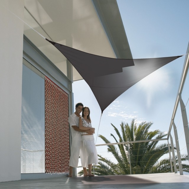 trojuholníkový slnečník terasa tienidlo čierna