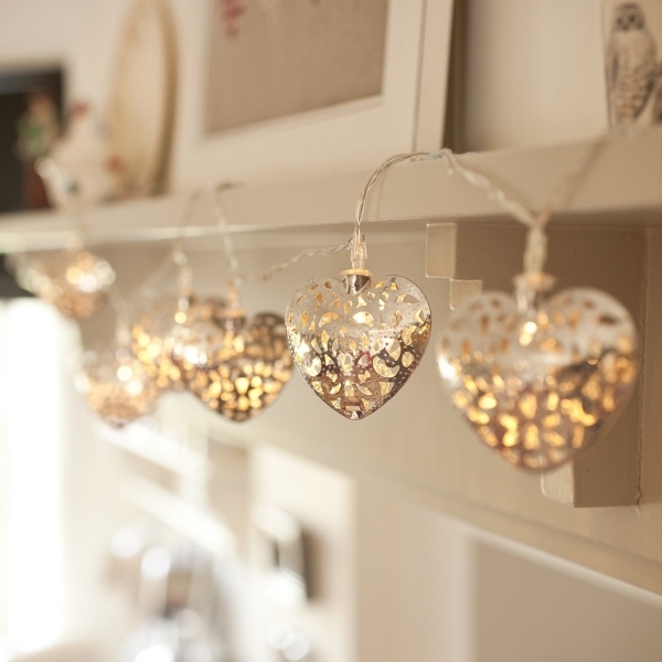 Vianočné svetlá rozprávkové svetlá kovový krbový krb Vianočné svetlá rozprávkové svetlá rímsa v tvare srdca