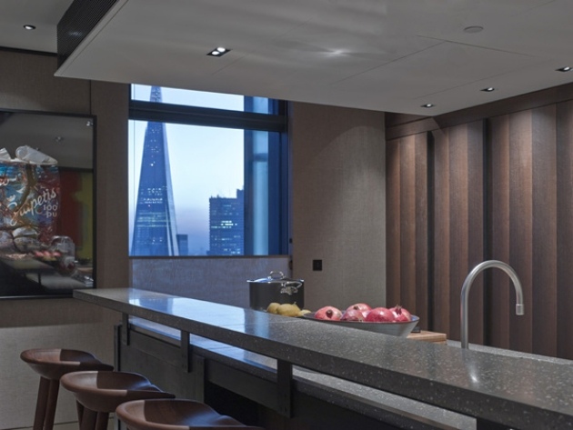 Ultimate-city-apartment-bulthaup-kitchen-bar-counter-bar-chair-view-skyline