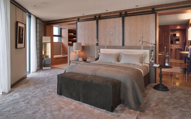 Moderný dizajn spálne-samostatná kúpeľňa-panoramatický výhľad na panorámu Londýna