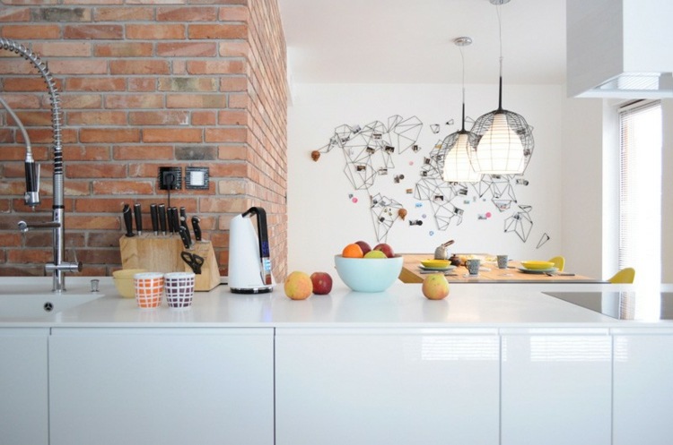 Závesný faucet z ľahkých tehál z kovového skla