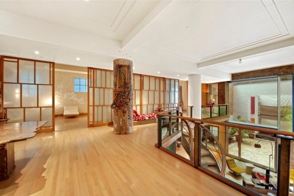 duplex s elegantným dizajnom posuvných dverí