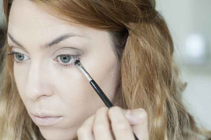 zvýraznite očné tiene tmavší odtieň 10