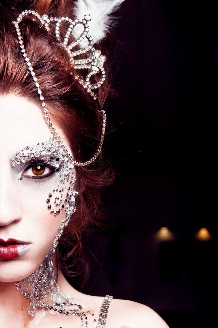 make-up-kamienky-tvár-krk-červená-rúž-diadém-karneval-look