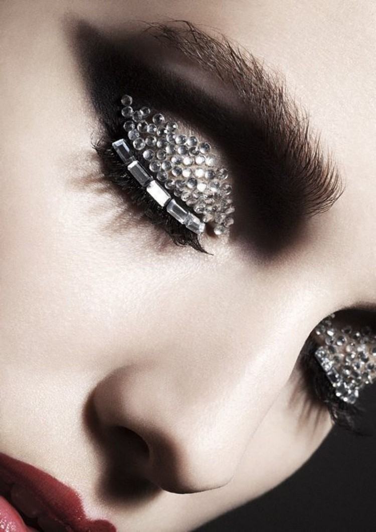 make-up-kamienky-oči-iskrivé-viečka-umelé-mihalnice