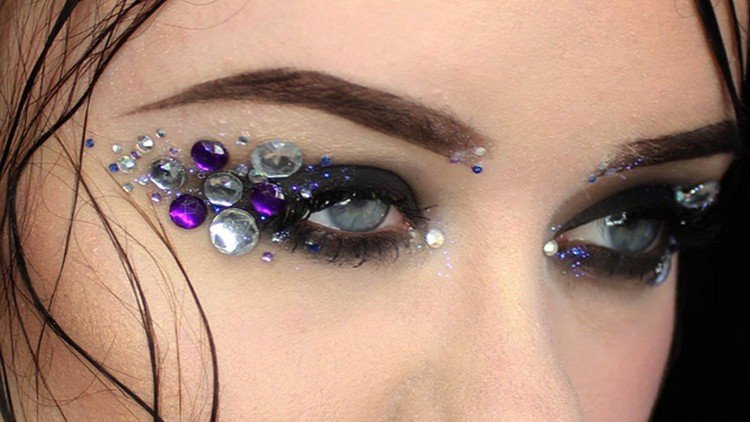 make-up-kamienky-rôznych veľkostí-dymové oči