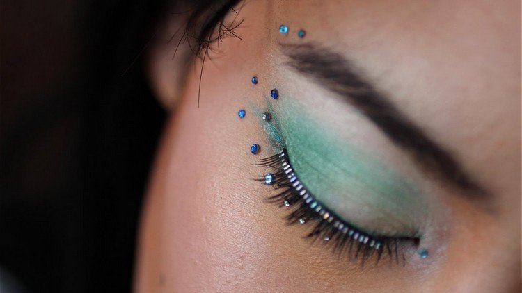 make-up-kamienky-modré-nepravé-mihalnice-trblietavé-morská víla-make-up